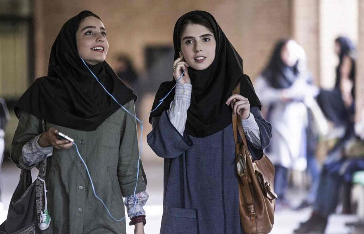 این راه در کنار «دختری با کفشها کتانی» باز شد