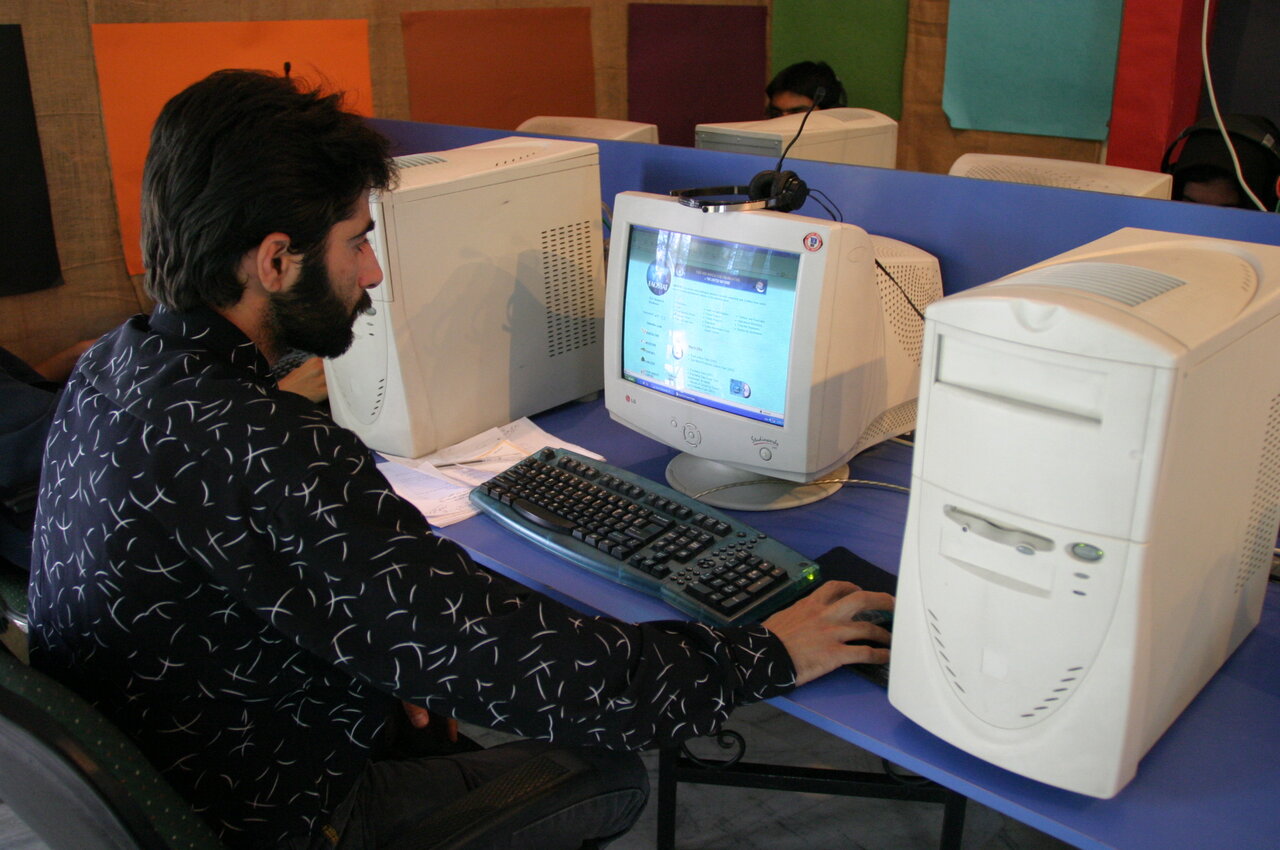 وقتی اینترنت کافه داشت | عکس های نوستالژیک از زندگی اینترنتی دهه شصتی ها