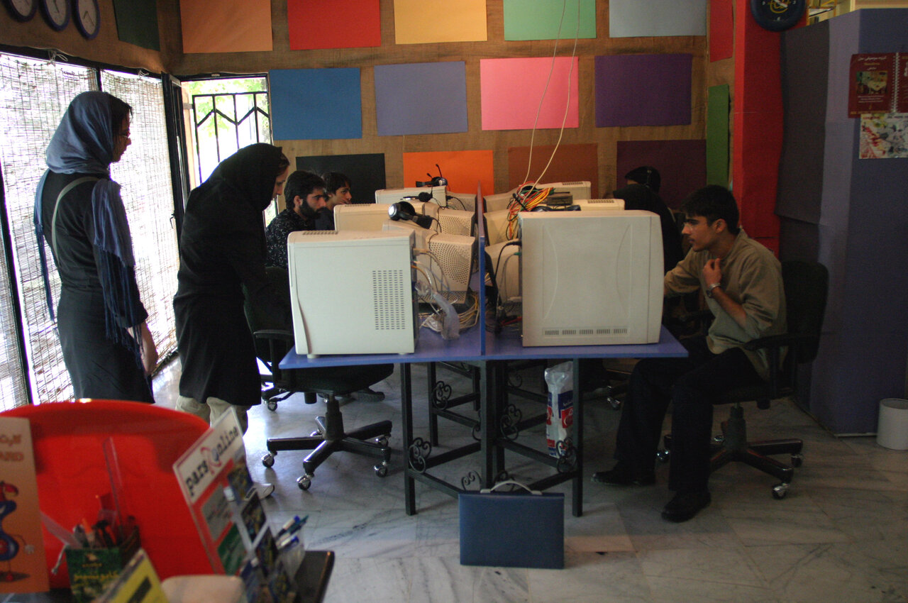 وقتی اینترنت کافه داشت | عکس های نوستالژیک از زندگی اینترنتی دهه شصتی ها