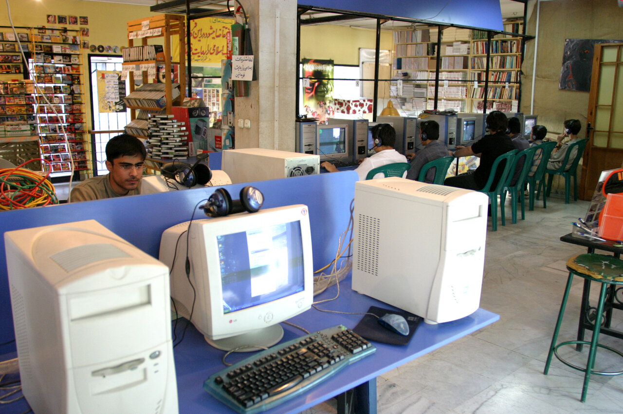 وقتی اینترنت کافه داشت | عکس های نوستالژیک از زندگی اینترنتی دهه شصتی ها