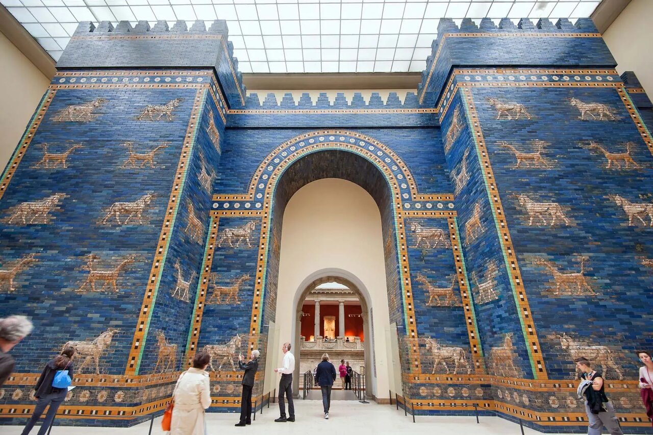 این بنای مجلل تاریخی و رنگارنگ یادگار کوروش در عراق است