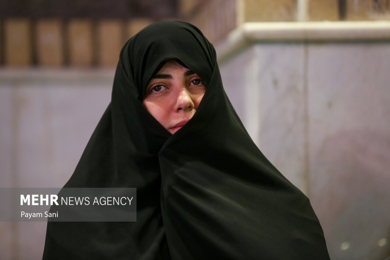 دختر و همسر شهید رئیسی در امامزاده صالح تهران | تصاویر