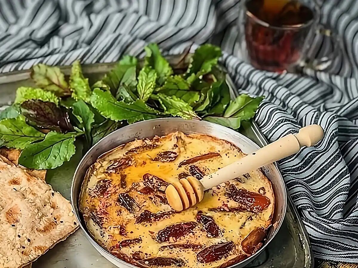 خاگینه خرما یا قیساوا؛ یک صبحانه مقوی و فوری برای شاغلان