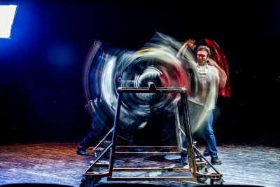 نمایش های الیکا عبدالرزاقی و همایون غنیزاده، پرفروش ترین های هفته آخر اردیبهشت