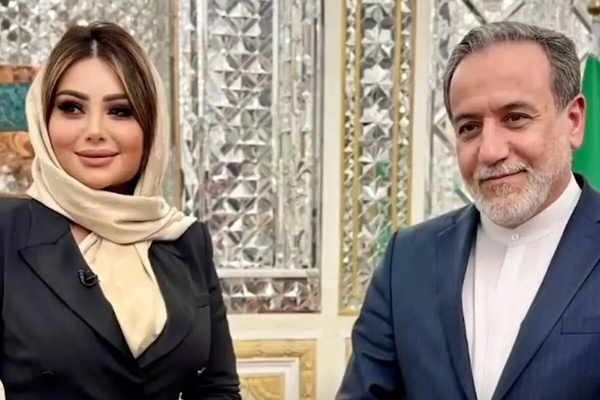 حجاب و پوشش خبرنگار زن مشهور در وزارت خارجه + تصاویر