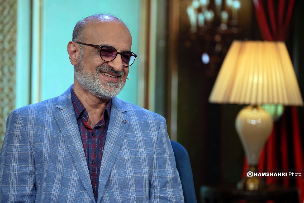 محمد اصفهانی: شجریان راضی نبود پاپ بخوانم؛ گفت لااقل شعر خوب بخوان! | ویدئو