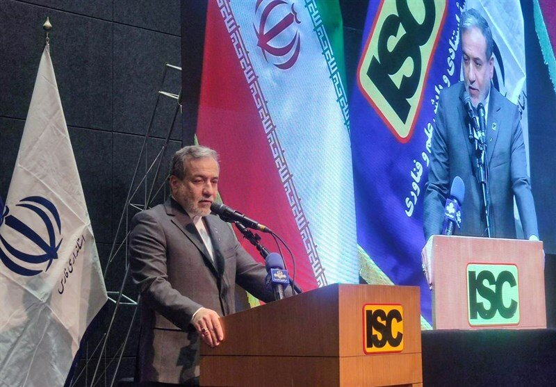 چرا آمریکا به مذاکره آمد؟؛ پاسخ عراقچی | ما مانند کشتی یخشکن عمل میکنیم | به مجلس تعهد دادهام که...