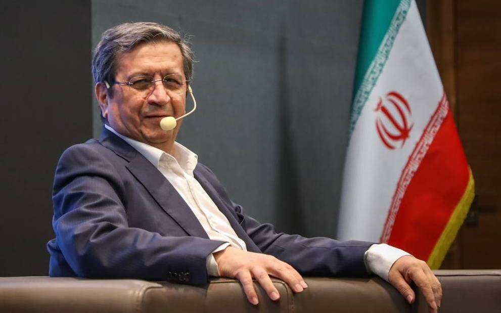 رئیس بانک مرکزی: بازار به سمت آرامش پیش خواهد رفت؛ مطمئن باشید این شرایط به تدریج تعدیل خواهد شد | قیمت خودروها منطقی نیست | پرداخت وام با یک ضامن.. همتی