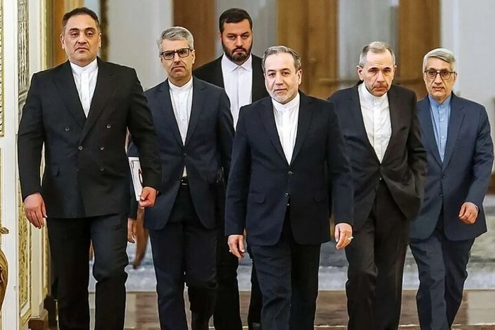 عزیمت تیم ایرانی به سمت هتل قبل از مذاکرات + ویدئو