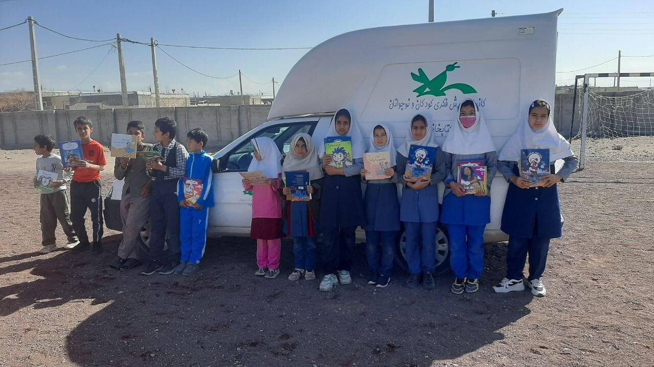 زنان پشت فرمان کتابخانههای سیّار | ترویج فرهنگ کتابخوانی در مناطق دورافتاده