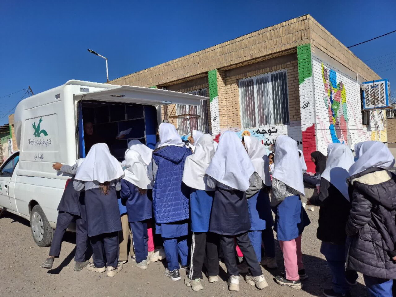 زنان پشت فرمان کتابخانههای سیّار | ترویج فرهنگ کتابخوانی در مناطق دورافتاده