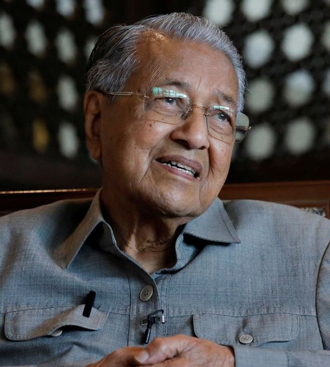 این اتفاق نادر به نام رئیس جمهور پزشک ایران ثبت شد | سیاستمدارانی که طبیب ماندند