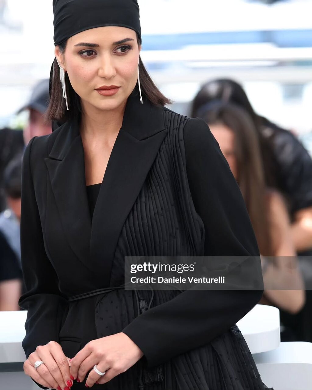 استایل جدید پریناز ایزدیار در فرش قرمز کن | ببینید