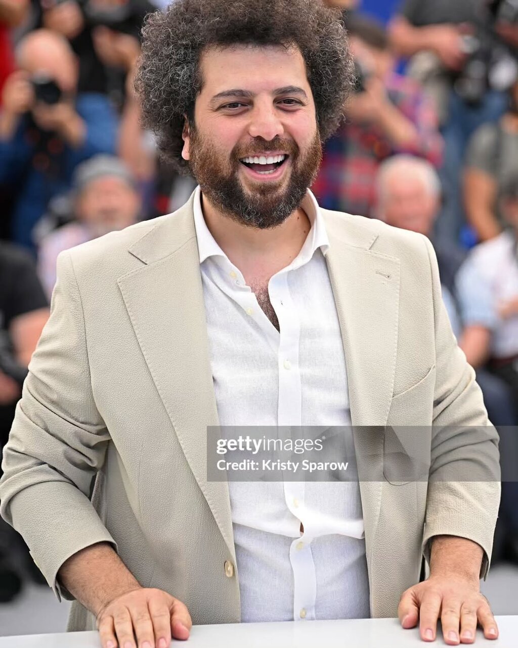 استایل جدید پریناز ایزدیار در فرش قرمز کن | ببینید