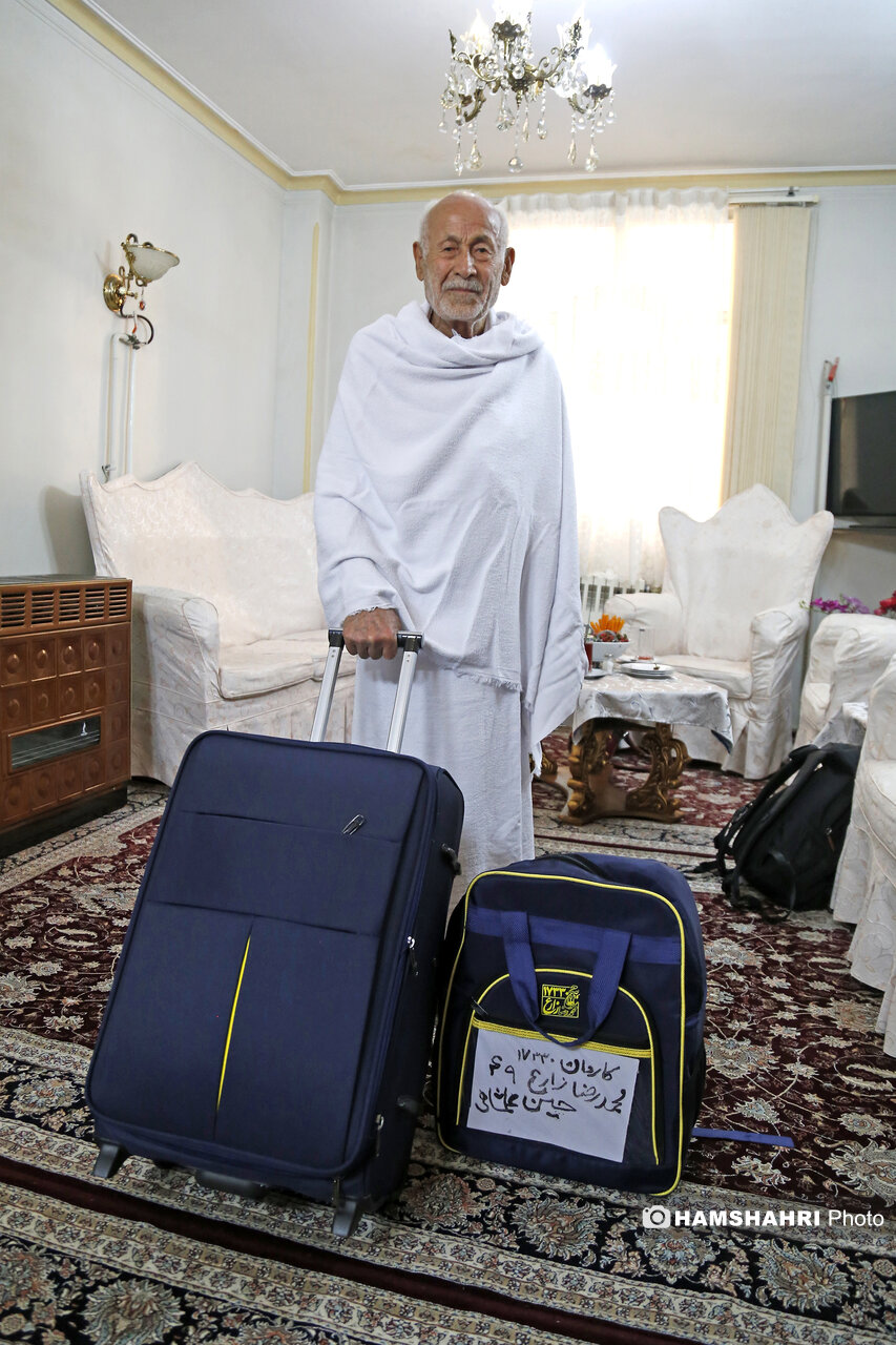 ریش سفید زائران پایتخت | حسین علمشاهی در دهه نهم عمرش عازم سفر حج تمتع است