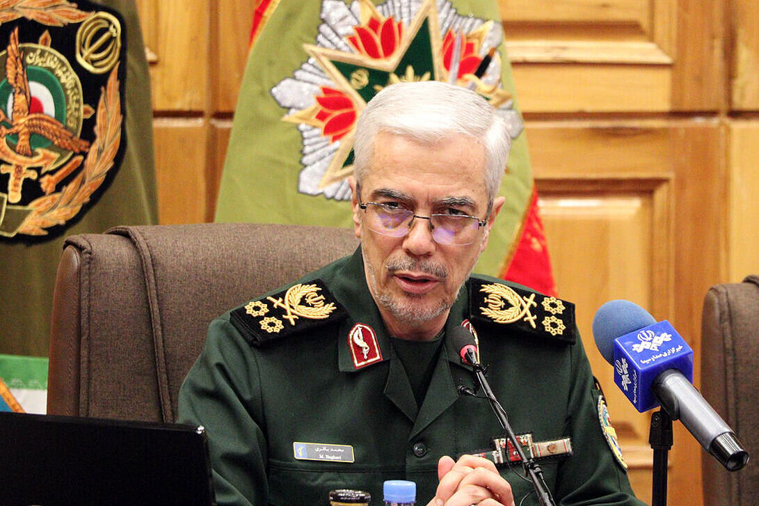 میگفت شما سردار هستید من سربازم هرچه آقا بگوید همان را انجام می دهم | رشد ۳۰۰ درصدی صادرات صنایع دفاعی در دولت شهید رئیسی