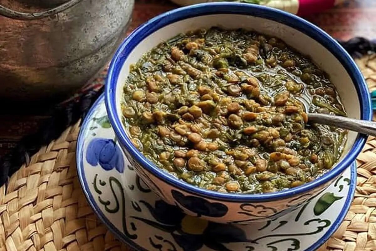 تهیه خوراک عدس و اسفناج با این روش ساده ؛ بمب آهن و انرژی!