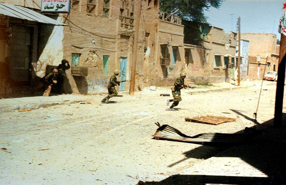 آخرین شب عراقیها در خرمشهر | صدام گفت چرا از سلاح شیمیایی استفاده نکردید؟