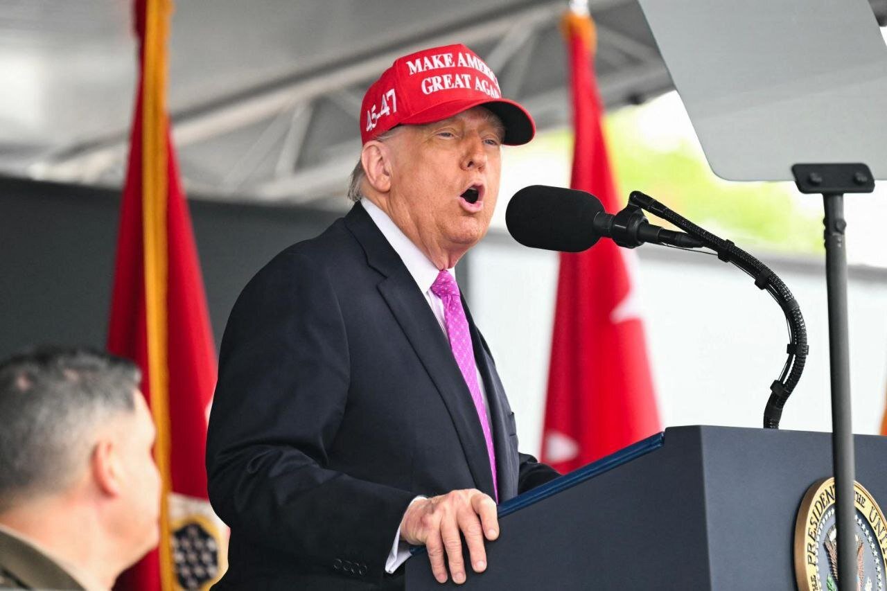 ترامپ با کلاه قرمز در مراسم دانش‌آموختگان نظامی | تصاویر