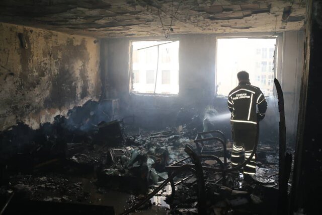 آتش گرفتن دفتر اسناد رسمی در ستارخان | حضور زنان آتشنشان در عملیات اطفا + عکس