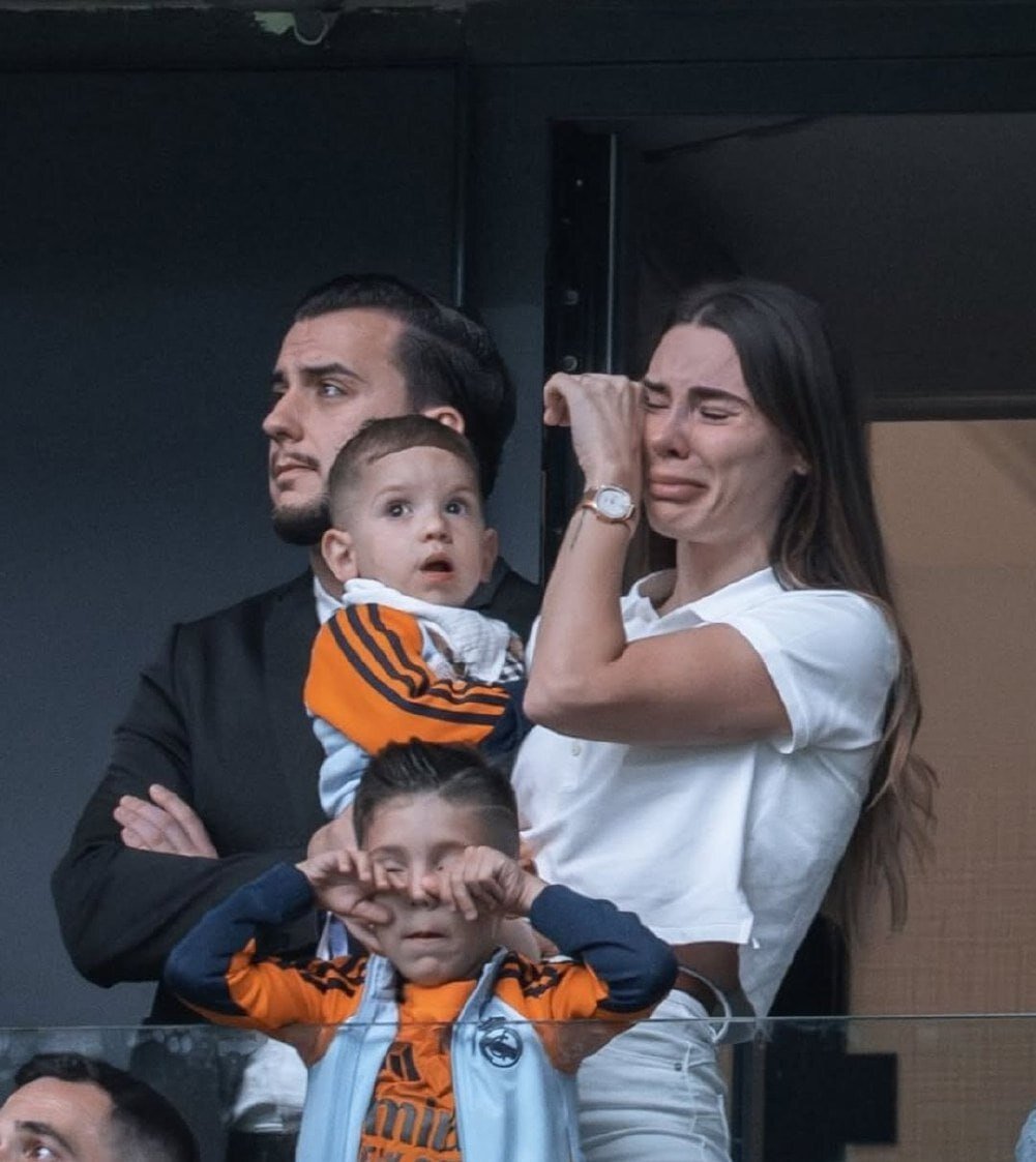 گریه همسر و پسر والورده حین خداحافظی مودریچ و آنچلوتی از رئال مادرید | عکس