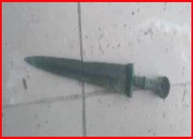 کشف خنجر باستانی در لرستان + عکس | یک مرد روستایی دستگیر شد