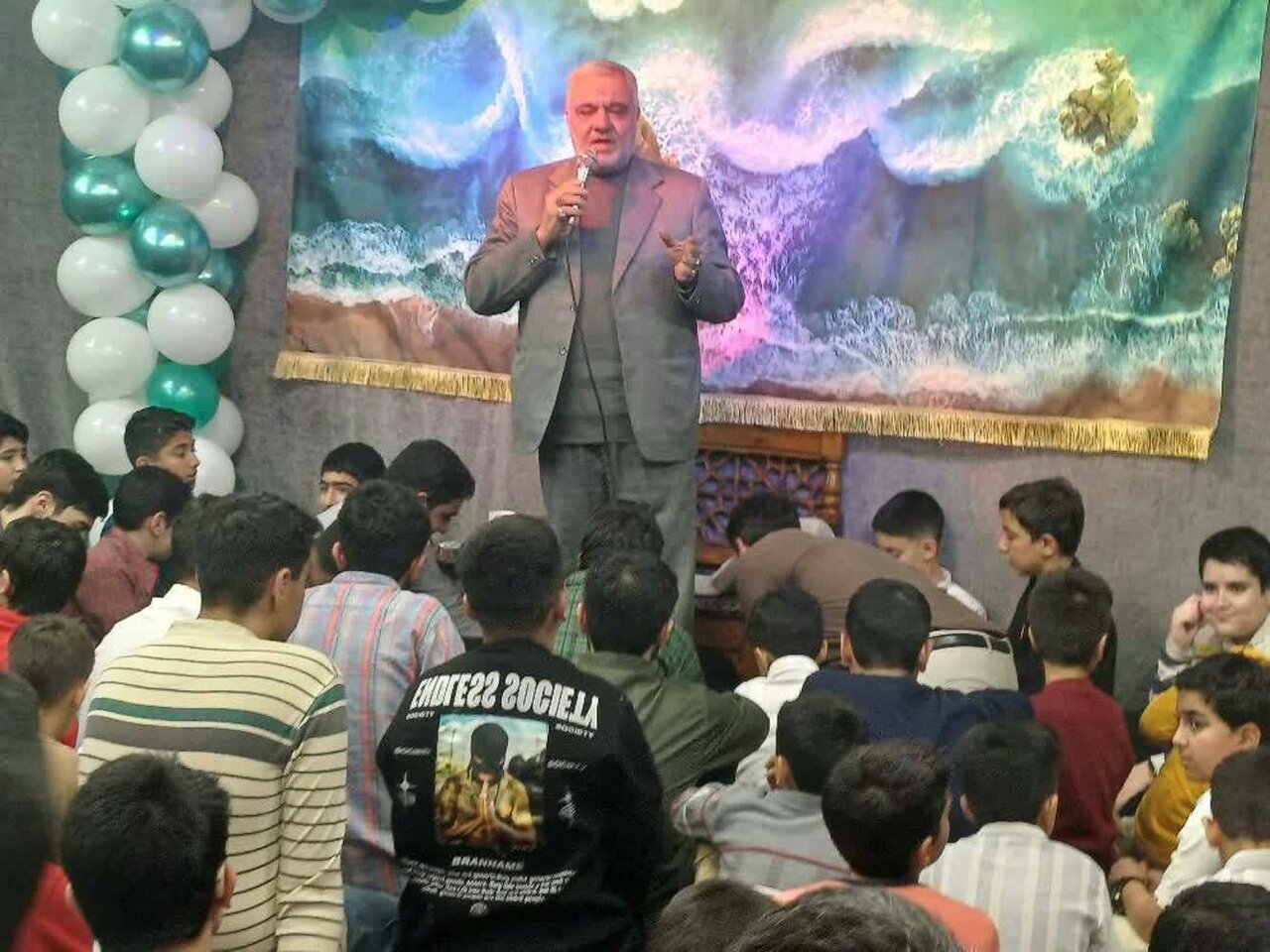 ماجرای پرورش۳هزار نوجوان قرآنی در مبل سازی | جایزههای جالب حاجفاضل به حافظان و خانوادههایشان