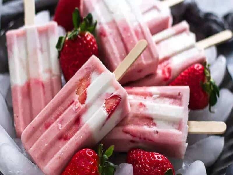 بدون دستگاه بستنی یخی توت فرنگی درست کنید