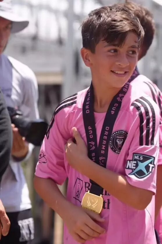 تصویری از قهرمانی پسران مسی