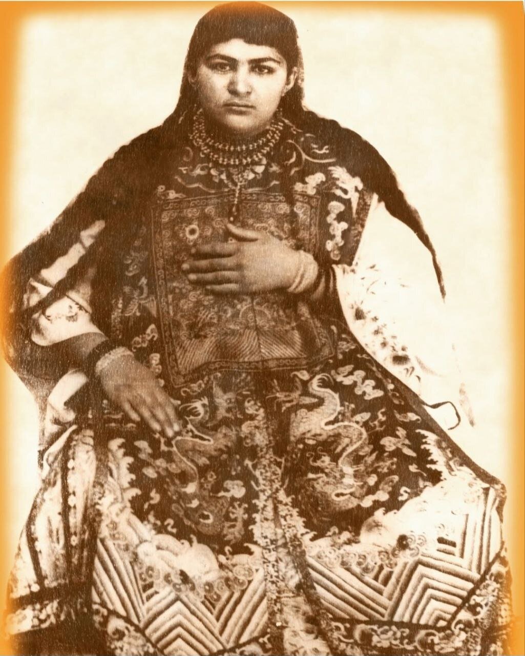 آخرین سوگلی ناصرالدینشاه با لباس چینی