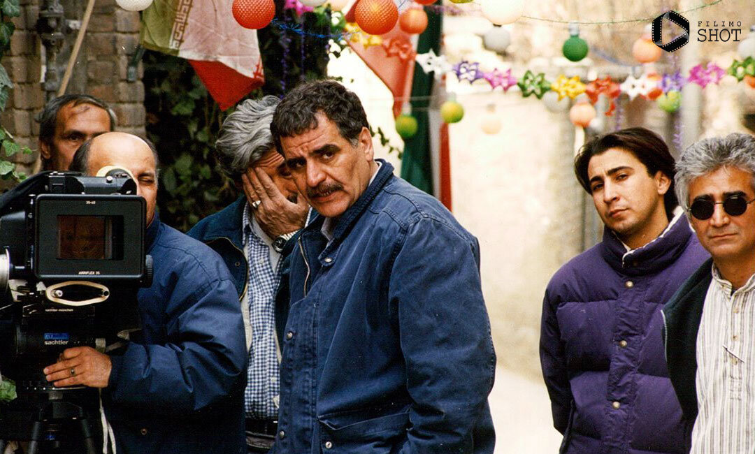 کارگردان «من ترانه ۱۵ سال دارم» در پرواز تاریخی امام به ایران | ببینید