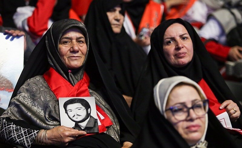 آرزوی پزشکی را به امدادگری در جبهه ترجیح داد