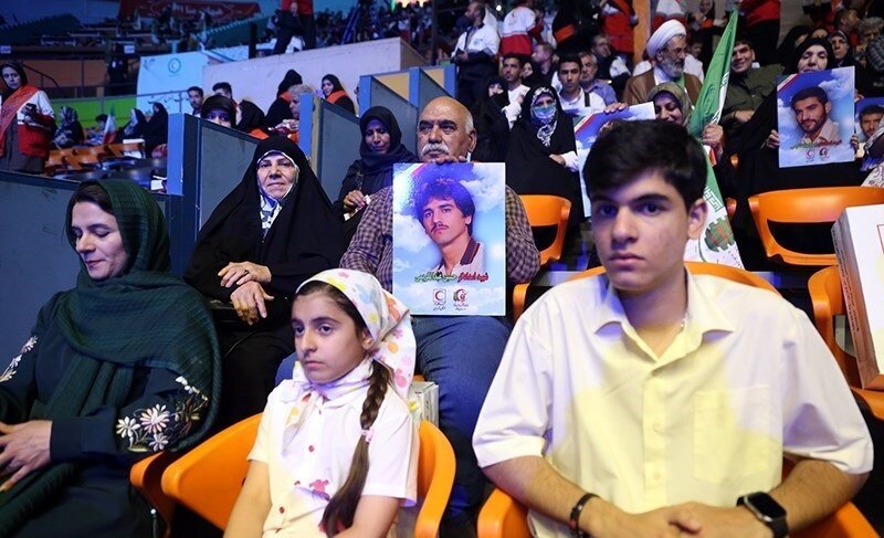 آرزوی پزشکی را به امدادگری در جبهه ترجیح داد