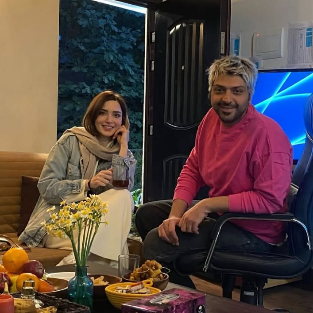 چهره بدون گریم بهنوش طباطبایی در پشت صحنه سریال |‌ ببینید