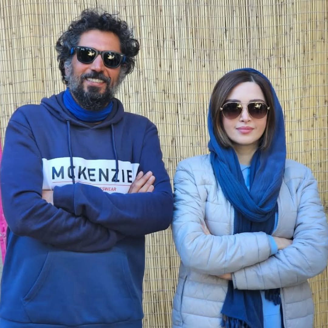 چهره بدون گریم بهنوش طباطبایی در پشت صحنه سریال | ببینید