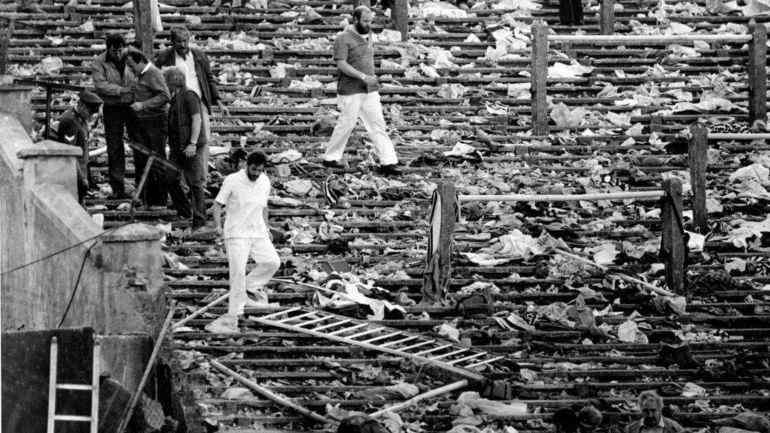 فاجعه فوتبالی که زنده پخش شد+ تصایور و جزئیات | مرگ ۳۹ نفر؛ چطور اتفاق افتاد | پسلرزههای فاجعه