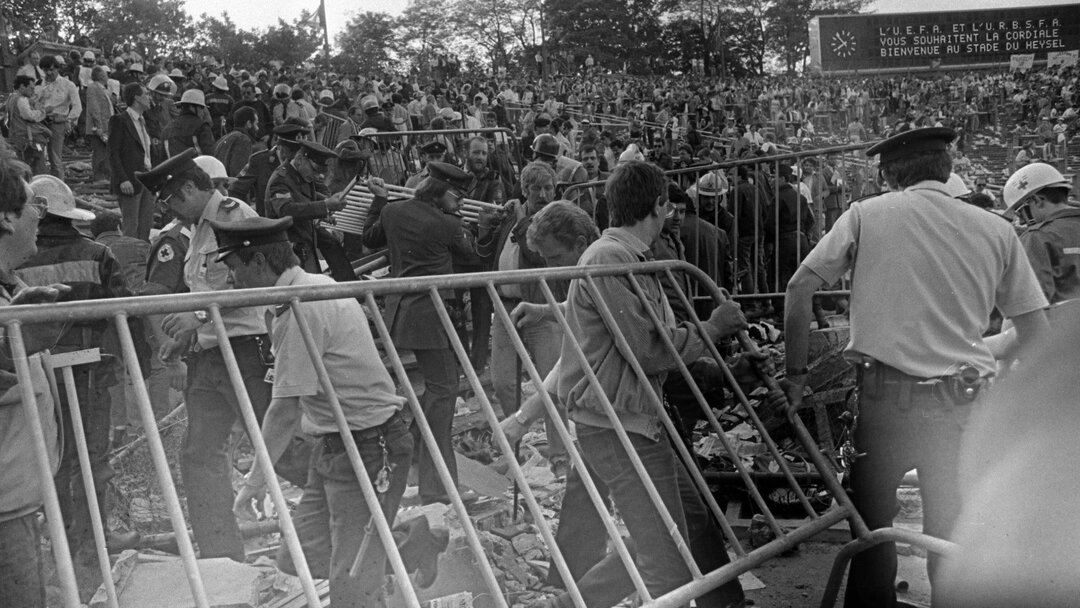 فاجعه فوتبالی که زنده پخش شد+ تصایور و جزئیات | مرگ ۳۹ نفر؛ چطور اتفاق افتاد | پسلرزههای فاجعه