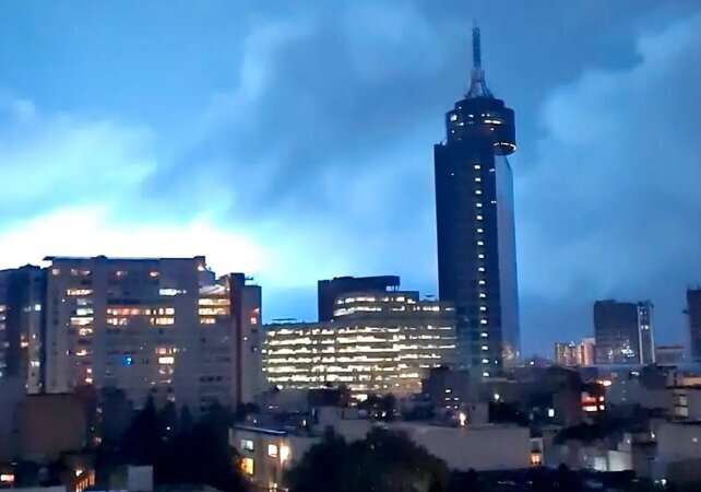 معماهایی در طبیعت که هنوز حل نشدهاند؛ رازهای شنیدنی، نورهای مرموز و دریاچههای صورتی | عکس