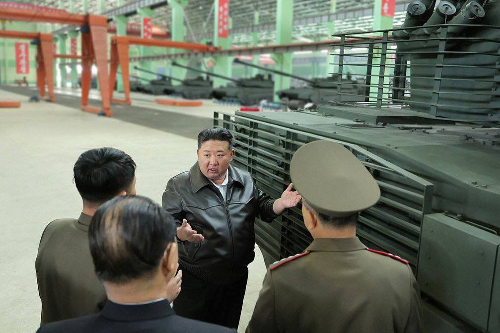 نمای نزدیک نادر از جدیدترین قدرت آتش پیونگ یانگ تانک کره کیم جونگ اون