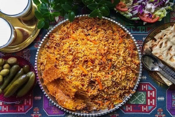 طرز تهیه هویج پلو با مرغ و زرشک؛ غذای سنتی، خوشرنگ و خوشطعم ایرانی هویج پلو