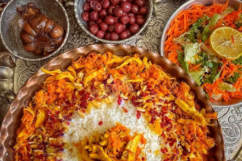 طرز تهیه هویج پلو با مرغ و زرشک؛ غذای سنتی، خوشرنگ و خوشطعم ایرانی