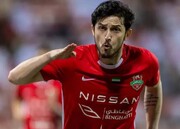 لحظه اهدای توپ طلای بهترین بازیکن امارات به سردار آزمون | ببینید