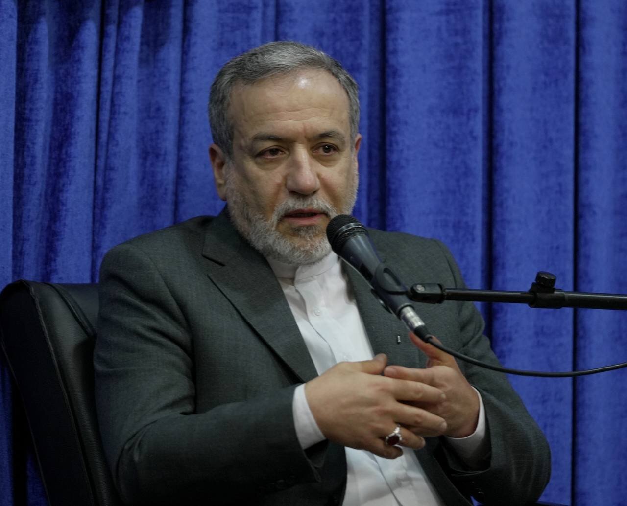 واکنش و هشدار عراقچی به ادعاها درباره توقف غنی‌سازی