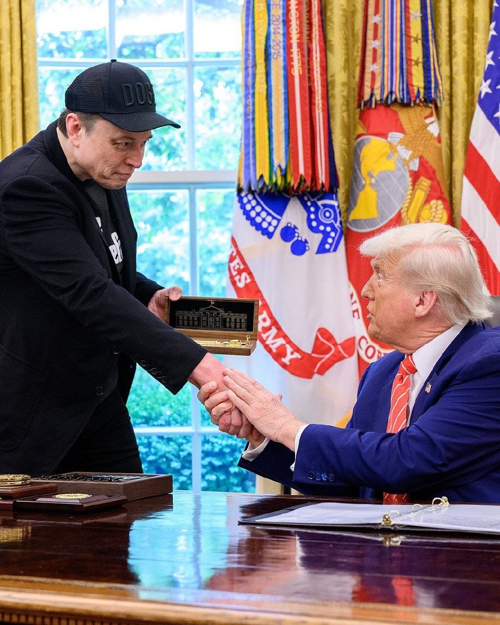 تصاویری از مراسم تودیع ایلان ماسک در کاخ سفید