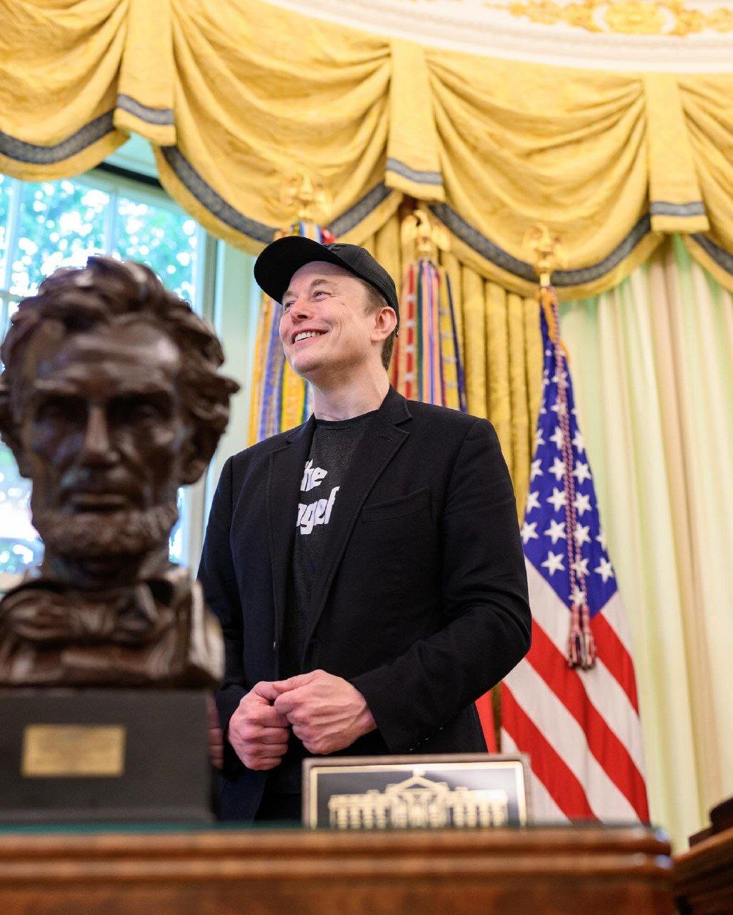 تصاویری از مراسم تودیع ایلان ماسک در کاخ سفید