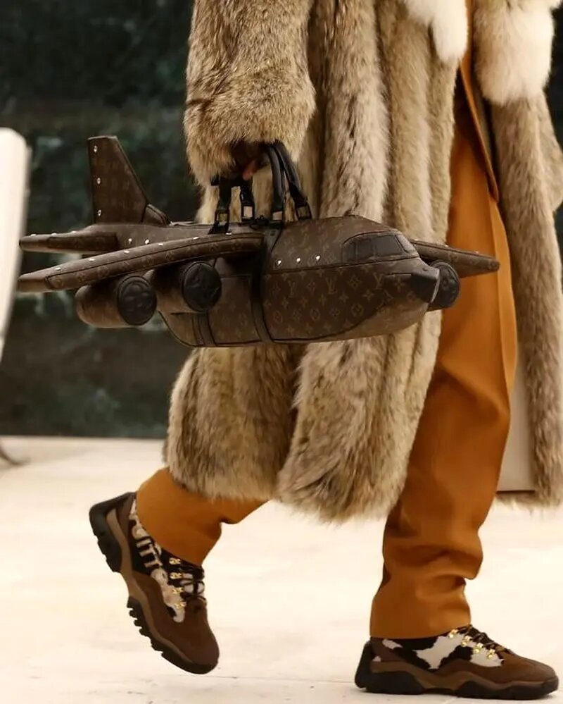 کیف دستی که از هواپیمای واقعی گرانتر است! + تصاویر