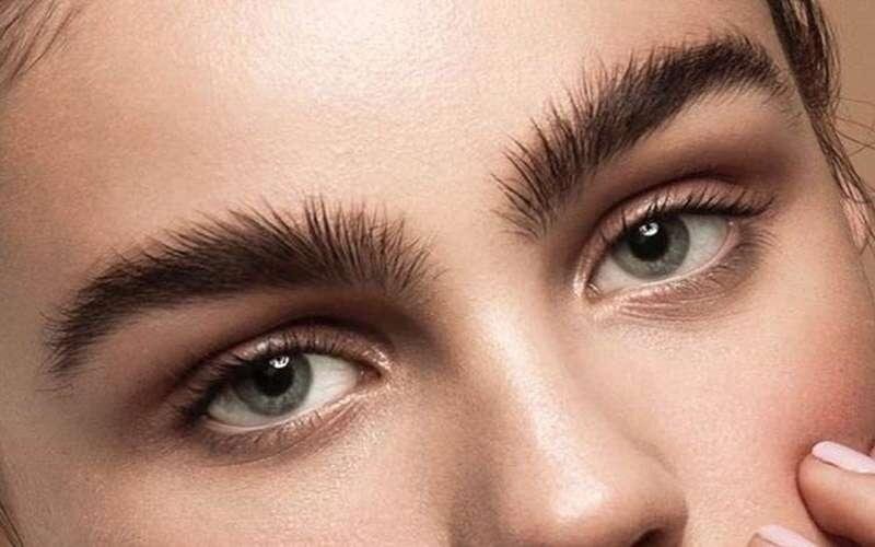 چگونه مژه و ابروهای پرپشتی داشته باشیم
