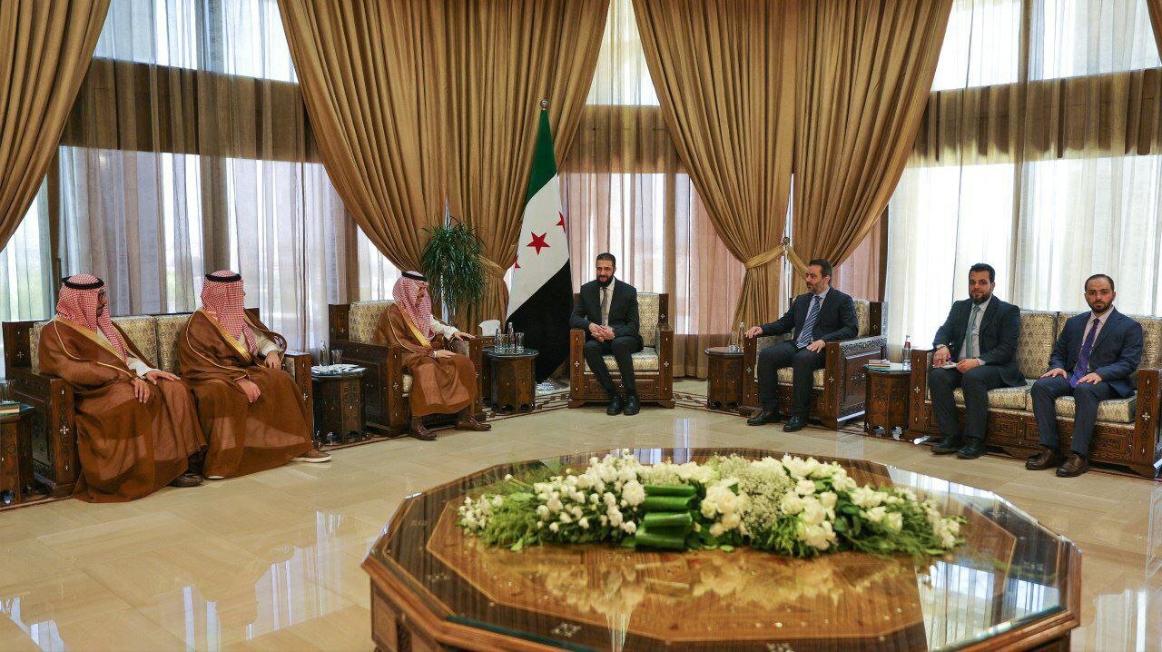 تصاویری از جولانی در استقبال از هیئت دیپلماتیک عربستان | تصاویر