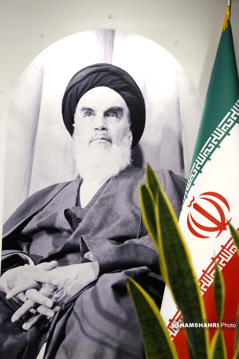 مراسم رو نمایی از کتاب مستند زندگی امام خمینی