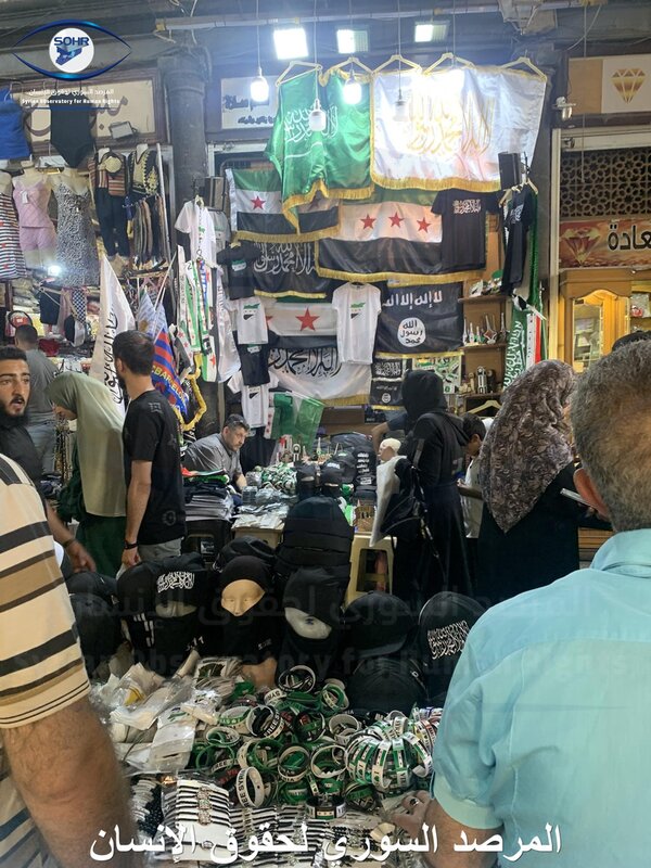 تصاویری از فروش علنی پرچم داعش در بازارهای سوریه!